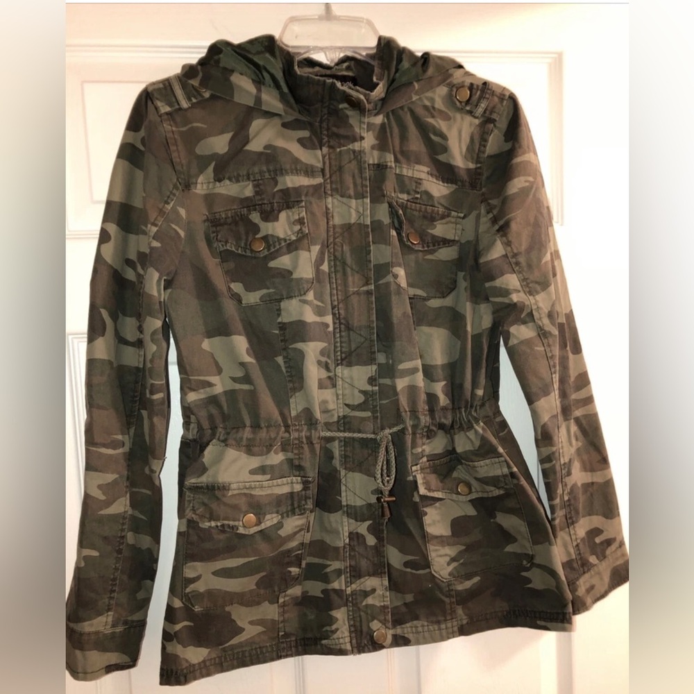 New Look Women's Camouflage Utility Jacket in Green Camo